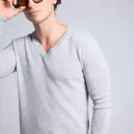 Pull col v gris clair en cachemire
