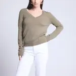 Pull col v vert kaki en cachemire