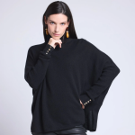 Pull poncho col roul noir  boutons dors aux poignets en cachemire