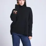 Pull poncho col roul noir en cachemire