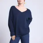 Pull poncho col v bleu marine en cachemire