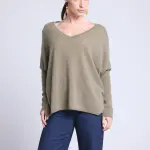 Pull poncho col v kaki en cachemire