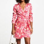 Robe longue imprimee bijou au col Robe longue imprimee bijou au col