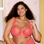Soutien - gorge plongeant � armatures corail