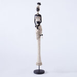 Statuette africaine mains croises en rsine hasna blanc