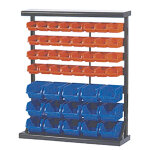 Etageres sur pieds avec 47 boites a bec Etageres sur pieds avec 47 boites a bec