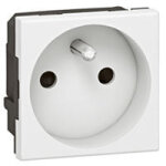 Legrand | prise 2p + t 16a blanc goulotte Legrand | prise 2p + t 16a blanc goulotte