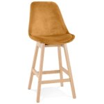 Tabouret snack mi - hauteur 'moriss mini' en velours moutarde et pieds en bois naturel Tabouret snack mi - hauteur 'moriss mini' en velours moutarde et pieds en bois naturel