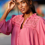 Chemisier col volant�, cr�pon et macram� - lora zellini