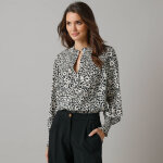 Chemisier imprim lopard, dtails de smocks - lora zellini
