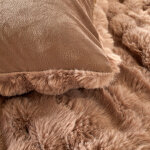 Couvre - lit et taie d'oreiller, aspect fourrure. - blancheporte