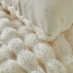 Couvre - lit et taie d'oreiller, aspect fourrure. - blancheporte