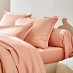 Linge de lit satin uni - drap - housse 1 personneonne : 90x190cm - rose - colombine Linge de lit satin uni - drap - housse 1 personneonne : 90x190cm - rose - colombine