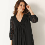 Robe À plis voile uni, manches en dentelle - blancheporte Robe À plis voile uni, manches en dentelle - blancheporte