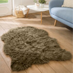 Tapis poils forme peau de b�te - blancheporte