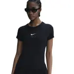T - shirt ajust� � motif femme nike