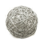 2 boules en osier argentes 6 cm