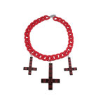 Collier chane rouge avec 3 pendentifs croix noires