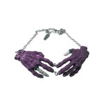 Collier gothique chane pendentif mains zombies violettes