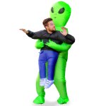 Dguisement gonflable port par un alien adulte