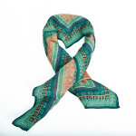 Foulard carr femme vert  motifs