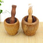 Bol en bois pour mlanger l'ail, le gingembre, les epices, ustensile de cuisine, mortier et pilon