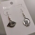 Boucles d'oreilles pendantes vintage de la srie britannique, bouteille de bire, tasse a caf, cuillre ...