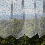 Brise bise en maille et aux cercles ajour�s