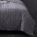 Couvre lit matelass� et moelleux polyester gris clair 180x240 cm