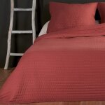 Couvre lit et taie matelass�s polyester brique 180x240 cm