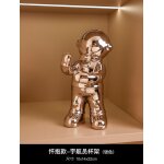 Créatif astronaute rouge casier a vin armoire a vin décoration en céramique lumière luxe maison salon ... Créatif astronaute rouge casier a vin armoire a vin décoration en céramique lumière luxe maison salon ...