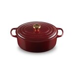Le creuset - cocotte ovale 31 cm bouton doré - fonte émaillée - signature - rhône - rouge Le creuset - cocotte ovale 31 cm bouton doré - fonte émaillée - signature - rhône - rouge