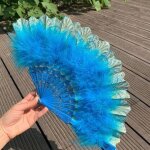 Eventail � main blanc en plumes de marabout style vintage 23 x 42 cm � paillettes dor�es bleu yonis