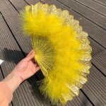 Eventail � main blanc en plumes de marabout style vintage 23 x 42 cm � paillettes dor�es jaune yonis