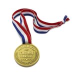Medaille d'or resine homme parfait ruban 10. 5cm