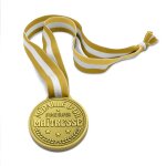 Medaille d'or resine super ma�tresse 10. 5cm jaune