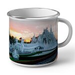 Mug en métal emaillé le temple blanc dans le soleil couchant thailande Mug en métal emaillé le temple blanc dans le soleil couchant thailande