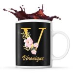 Mug v�ronique tasse pr�nom femme fond noir avec lettre fleur id�e cadeau pour anniversaire no�l et f�te ...