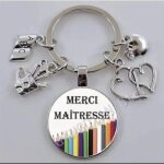 Porte - clés merci maîtresse cabochon en verre + pochette organza cadeau rapide fr Porte - clés merci maîtresse cabochon en verre + pochette organza cadeau rapide fr