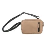 Sac a bandouli�re pour promenades - trixie - cappuccino - distributeur de sacs a d�jections int�gr�