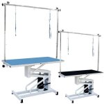 Table hydraulique pour le toilettage des chiens et les centres vétérinaires de couleur bleue. Table hydraulique pour le toilettage des chiens et les centres vétérinaires de couleur bleue.