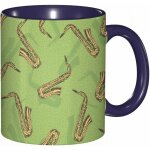 Tasse a cafe instruments de saxophone de style dessine a la main sur fond vert impression d'orchestre, ...