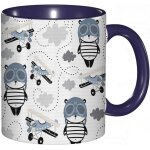 Tasse a cafe ours en casquette de pilote avec avion retro dans le ciel volant. impression blanche gris ...