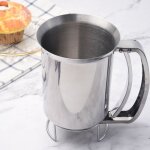 Tasse a mesurer chi g�teaux, cr�pes, strass, muffins, gaufres, distributeur de p�te, speratateur a cr�me, ...