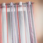 Voilage en organza jacquard a rayures verticales color�es