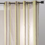 Voilage avec des rayures verticales