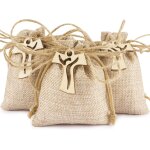 24pcs sachets jute sac cadeau 8x10cm et 24pcs croix en bois ornements avec 10m cordons pochette bonbons ...