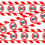 Decoration anniversaire 80 ans ruban de barri�re panneau de signalisation rouge / blanc - d�coration ...
