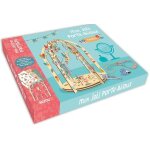 Mon joli porte - bijoux en bois - avec un porte - bijoux en bois et plein d'autocollants en liberty