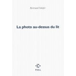 La photo au - dessus du lit